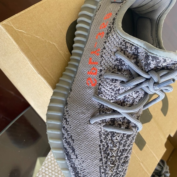 Yeezy Boost - Picture 3 of 5